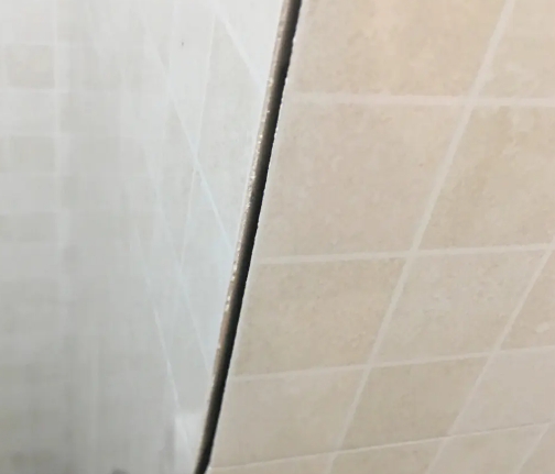 临河瓷砖空鼓维修公司分享阳台瓷砖脱落的修复过程可以分为以下几个步骤